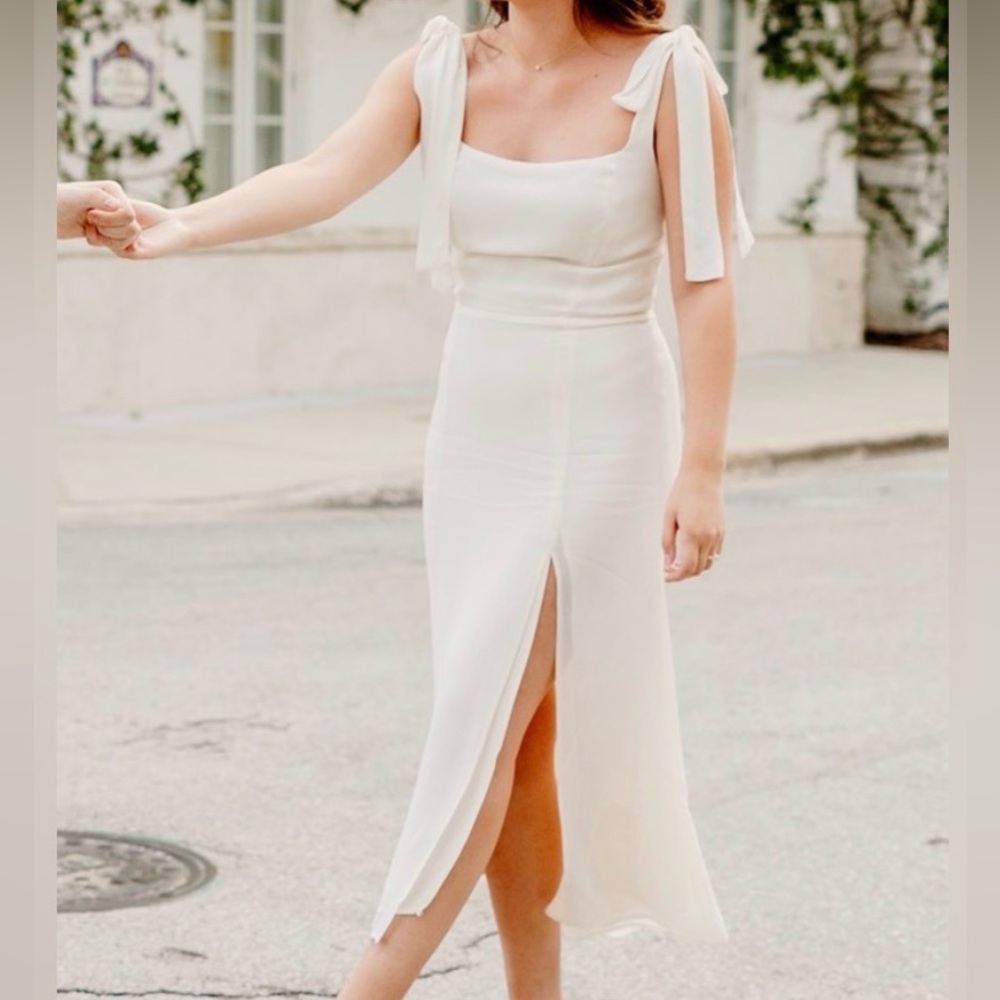 Reformation Twilight Dress in Ivory
White Sleeveless Midi 0